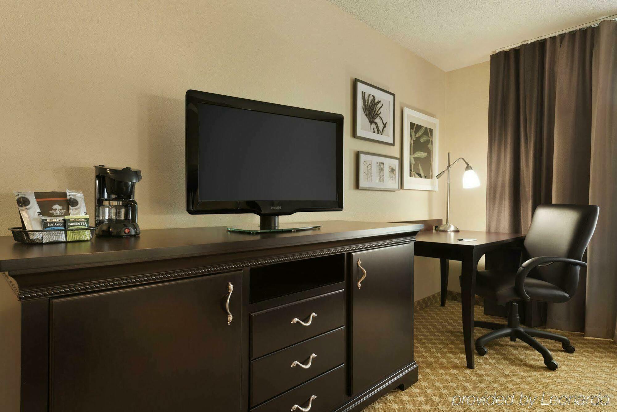 Quality Inn & Suites Alexandria Exterior photo